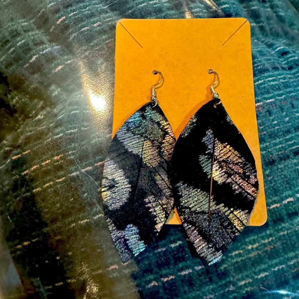 - - Leather earrings in feathered design with shiny  silver design in EUC